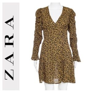 ✨NEW Zara Ruched Long Sleeve Floral Mini
Dress  Size Small✨